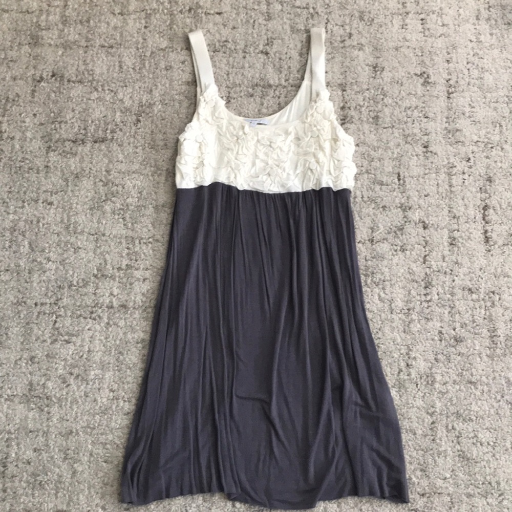 Women’s Gray and White Flowy Dress